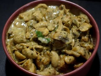 Sauté de porc à  la crème, champignons et vin blanc