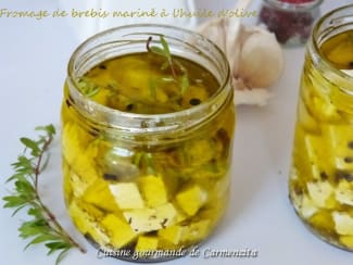 Fromage de brebis mariné à l'huile d'olive