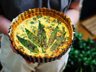 Sirop, gelée, beignets des recettes avec des fleurs de sureau