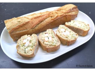 Le surimi, un petit bâtonnet orange et blanc qui se déguste dans de  nombreuses recettes