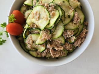 Salade de courgettes crues healthy
