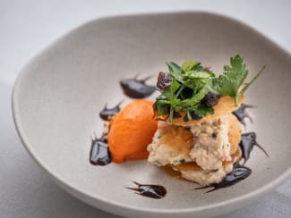 Millefeuille d'araignée de mer et sorbet poivron