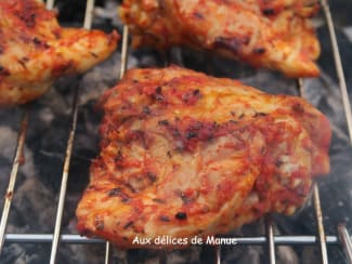 Hauts de cuisses de poulet marinés au concentré de tomates au BBQ