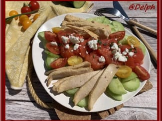 Salade de tomates du jardin, concombre et thon blanc