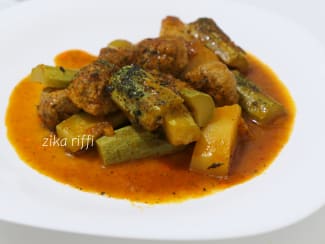 Mijoté de courgettes aux boulettes et menthe séchée