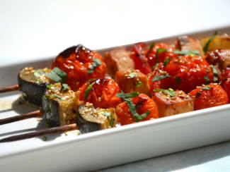 Brochettes de Tofu Mariné et Légumes Grillés - Recette Plat Principal –  Prana Foods