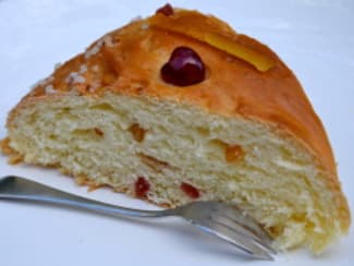 Il n'y a pas que dans les cakes qu'on les retrouve, les fruits confits sont  appréciés dans toutes sortes de recettes de gâteaux et biscuits