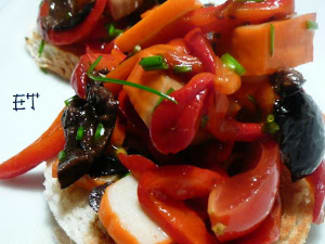 Le surimi, un petit bâtonnet orange et blanc qui se déguste dans de  nombreuses recettes