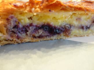 La Petite Pâtisserie de Marie: Entremet vanille, insert fraise-rhubarbe,  biscuit pistache