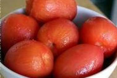 Epépiner et concasser une tomate - Etape 1