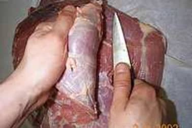 Parer et détailler une noix de veau - Etape 2