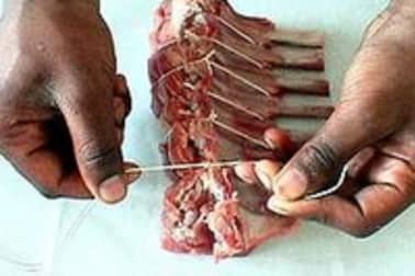 Parer un carré d'agneau - Etape 7