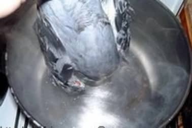 Plumer et vider un pigeon - Etape 2