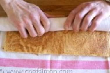 Biscuit roulé aux graines de pavot - Garnir et rouler le biscuit - Etape 6