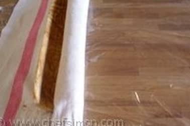 Biscuit roulé aux graines de pavot - Garnir et rouler le biscuit - Etape 8