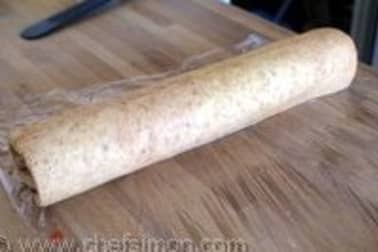 Biscuit roulé aux graines de pavot - Garnir et rouler le biscuit - Etape 10