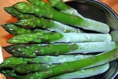 Eplucher et cuire des asperges vertes surgelées - Etape 2