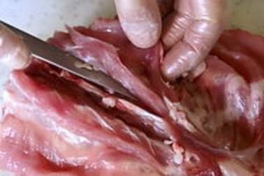 Désosser un râble de lapin - Etape 4