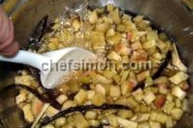 Charlotte bavaroise à la rhubarbe sur fond de biscuit spéculoos - Etape 3