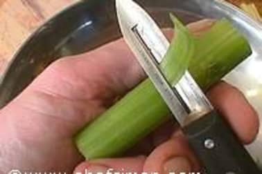 Verts de céleri à l'étouffée - Etape 2