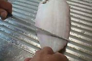 Ecailler une sole - Etape 2