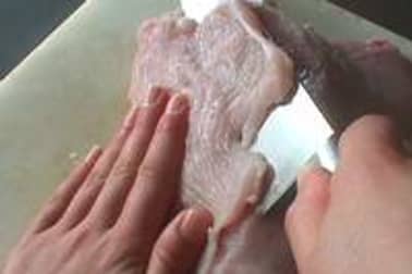 Tailler et aplatir une escalope de volaille - Etape 5