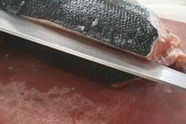 Lever des filets de saumon - Etape 2