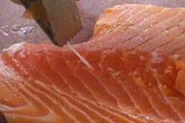 Oter la peau et dégraisser un filet de saumon - Etape 9