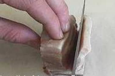 Détailler de la poitrine fraîche en lardons - Etape 3