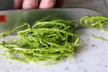 Ciseler les aromatiques et légumes feuilles - Etape 6