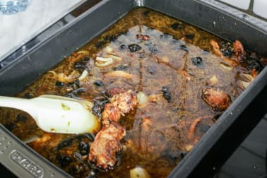 Chapon farci au foie gras : le jus de cuisson - Etape 1