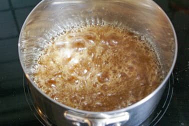 Chemiser un moule au caramel - Etape 1