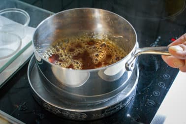 Chemiser un moule au caramel - Etape 2