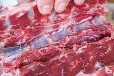 Désosser une selle d'agneau - Etape 7