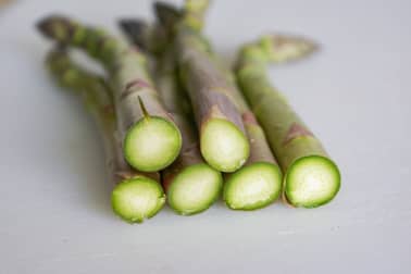 Éplucher et cuire des asperges fraîches - Etape 2