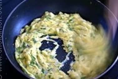 Omelette roulée aux fines herbes - Etape 7