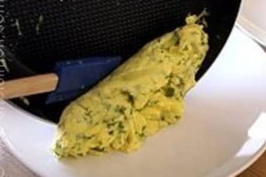 Omelette roulée aux fines herbes - Etape 9