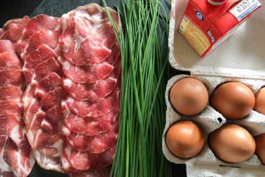 Oeufs cocotte, bacon, ciboulette - Etape 1