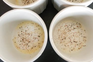 Oeufs cocotte, bacon, ciboulette - Etape 2