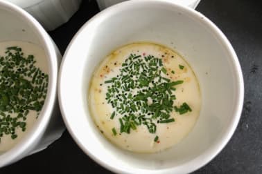 Oeufs cocotte, bacon, ciboulette - Etape 5