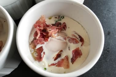 Oeufs cocotte, bacon, ciboulette - Etape 8