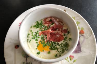 Oeufs cocotte, bacon, ciboulette - Etape 9