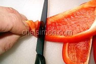 Peler un poivron au couteau - Etape 8