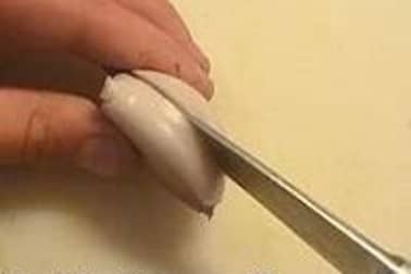 Ciseler une échalote ou un oignon - Etape 1