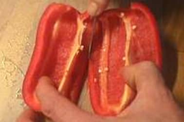 Peler un poivron au couteau - Etape 5