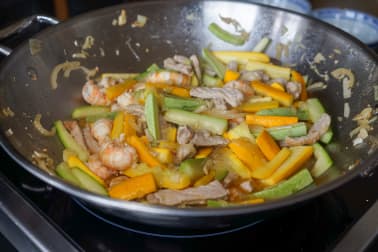 Wok de porc, crevettes et langoustines - Etape 9