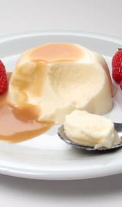 Crème Bavaroise fraise et sauce caramel
