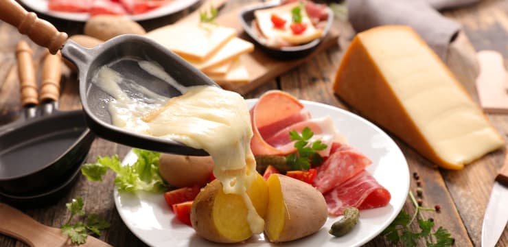 La chaleureuse cuisine au fromage, le sens de la convivialité et