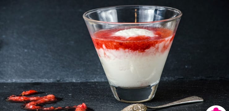 Faisselle Maison Sans Fromagere Avec Son Coulis De Fraises Recette Par Emilie Sweetness