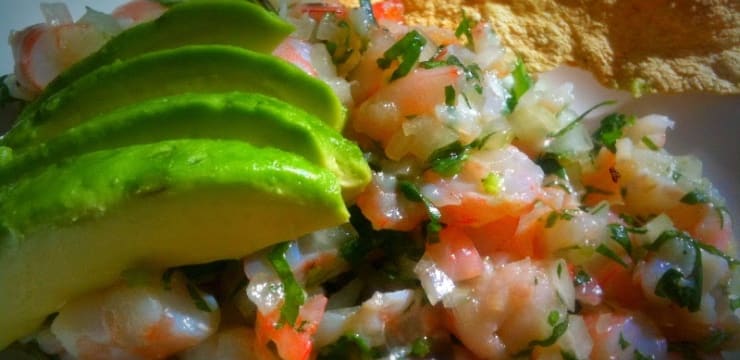 Salade Complete A L Avocat Aux Crevettes Et Oeufs Mayonnaise